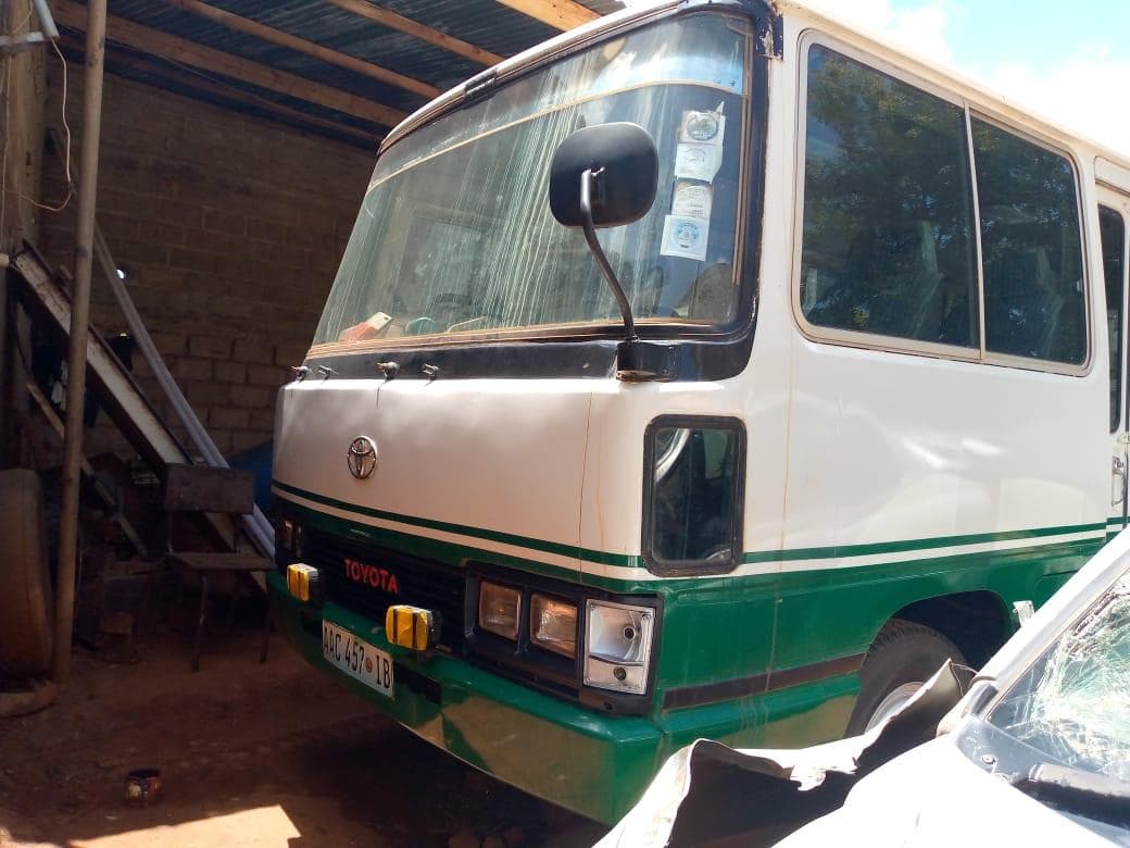 Toyota Coaster · — image 5