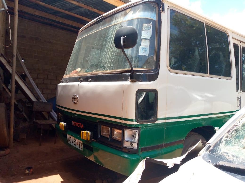 Toyota Coaster · — image 6