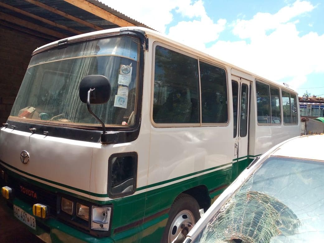 Toyota Coaster · — image 9