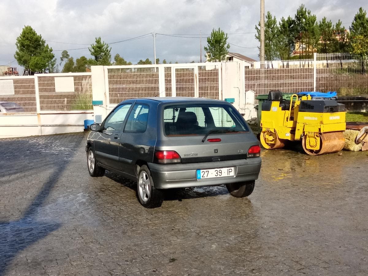 Renault Clio · Ano 1997 — imagen 4