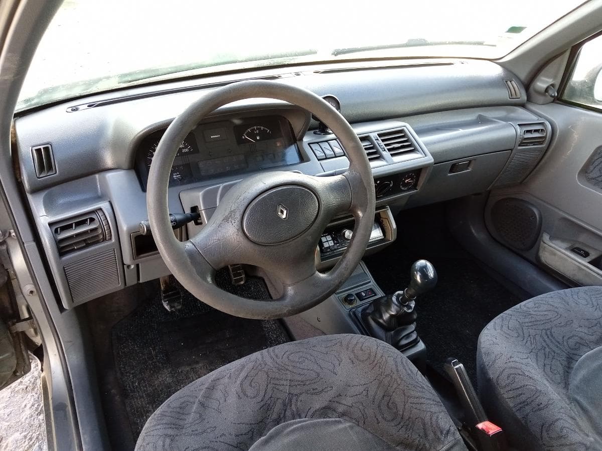 Renault Clio · Ano 1997 — imagen 14
