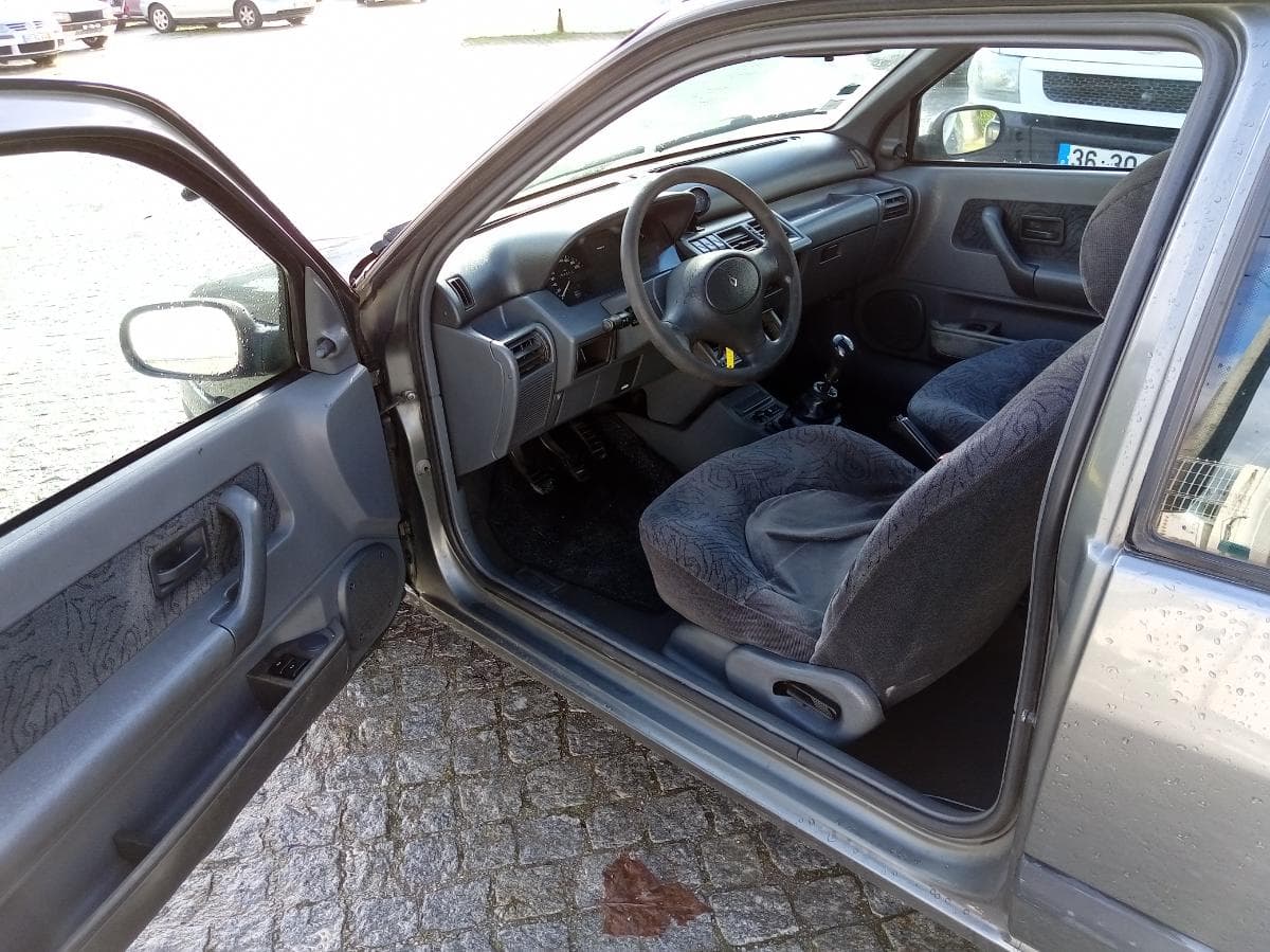 Renault Clio · Ano 1997 — imagen 11