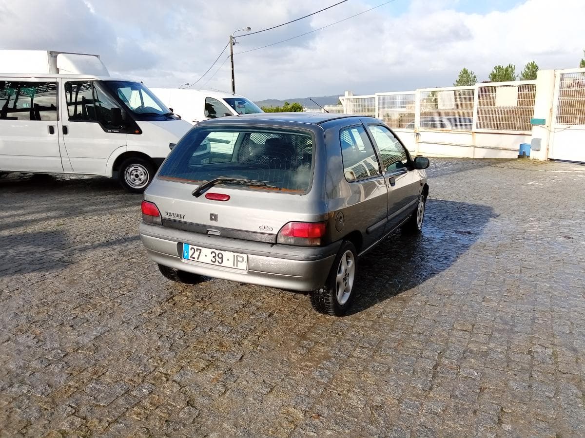 Renault Clio · Ano 1997 — imagen 6