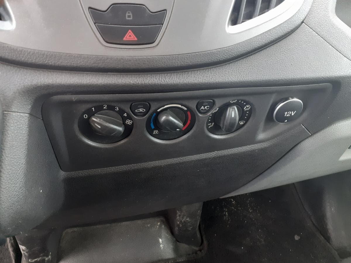 Ford Transit · 7 Lugares · Ano 2015 — imagen 17
