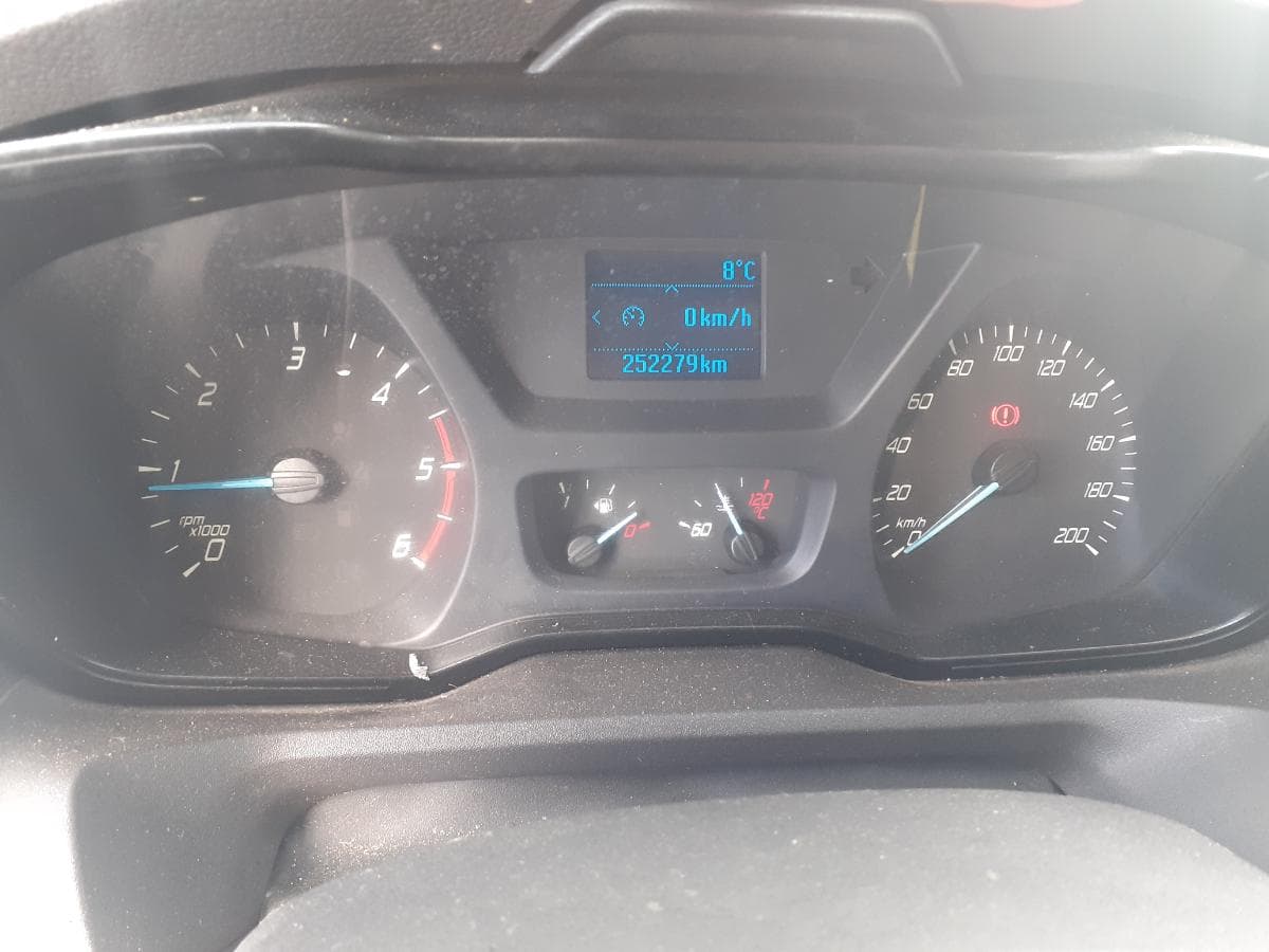 Ford Transit · 7 Lugares · Ano 2015 — imagen 19