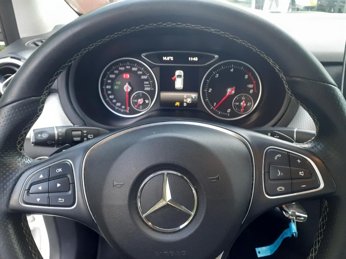 Mercedes-Benz B180 · Ano 2016 — imagen 20