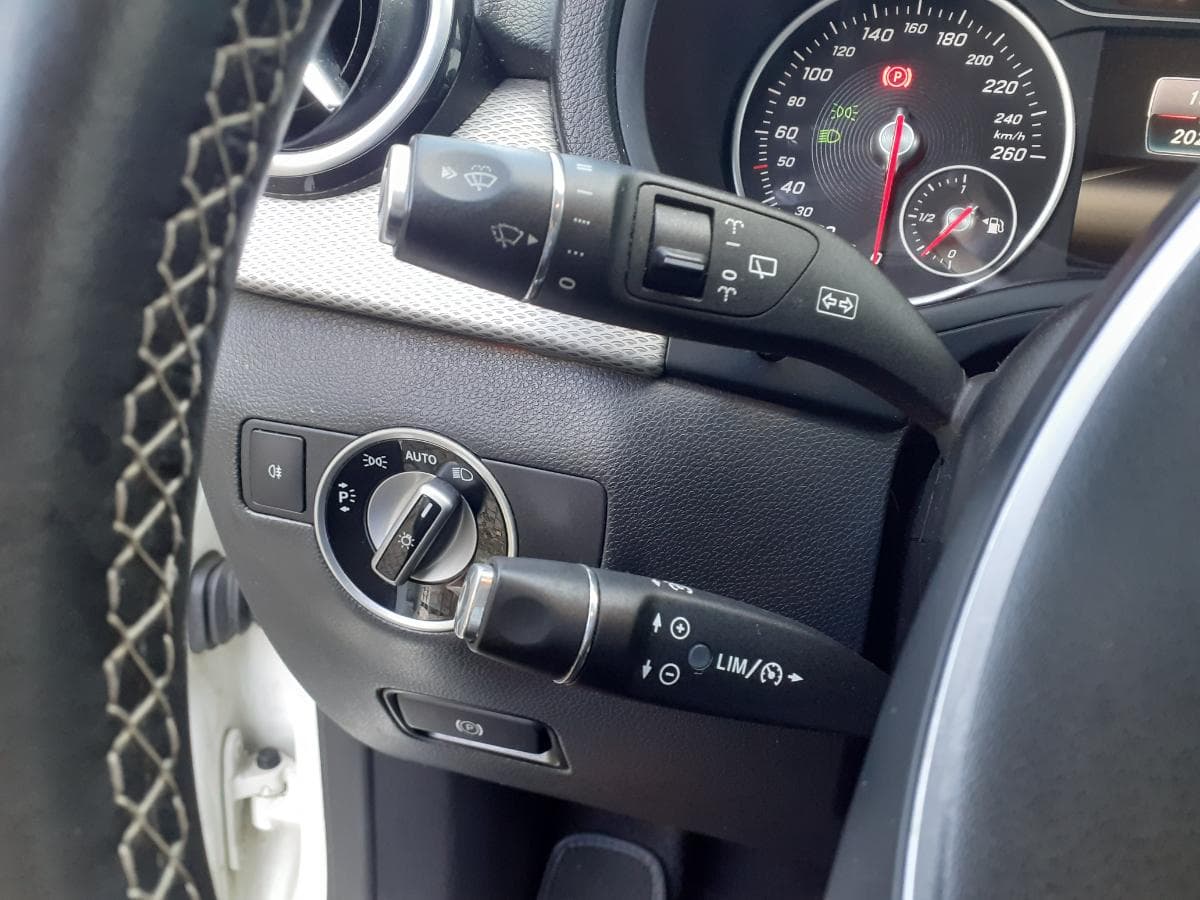 Mercedes-Benz B180 · Ano 2016 — imagen 19