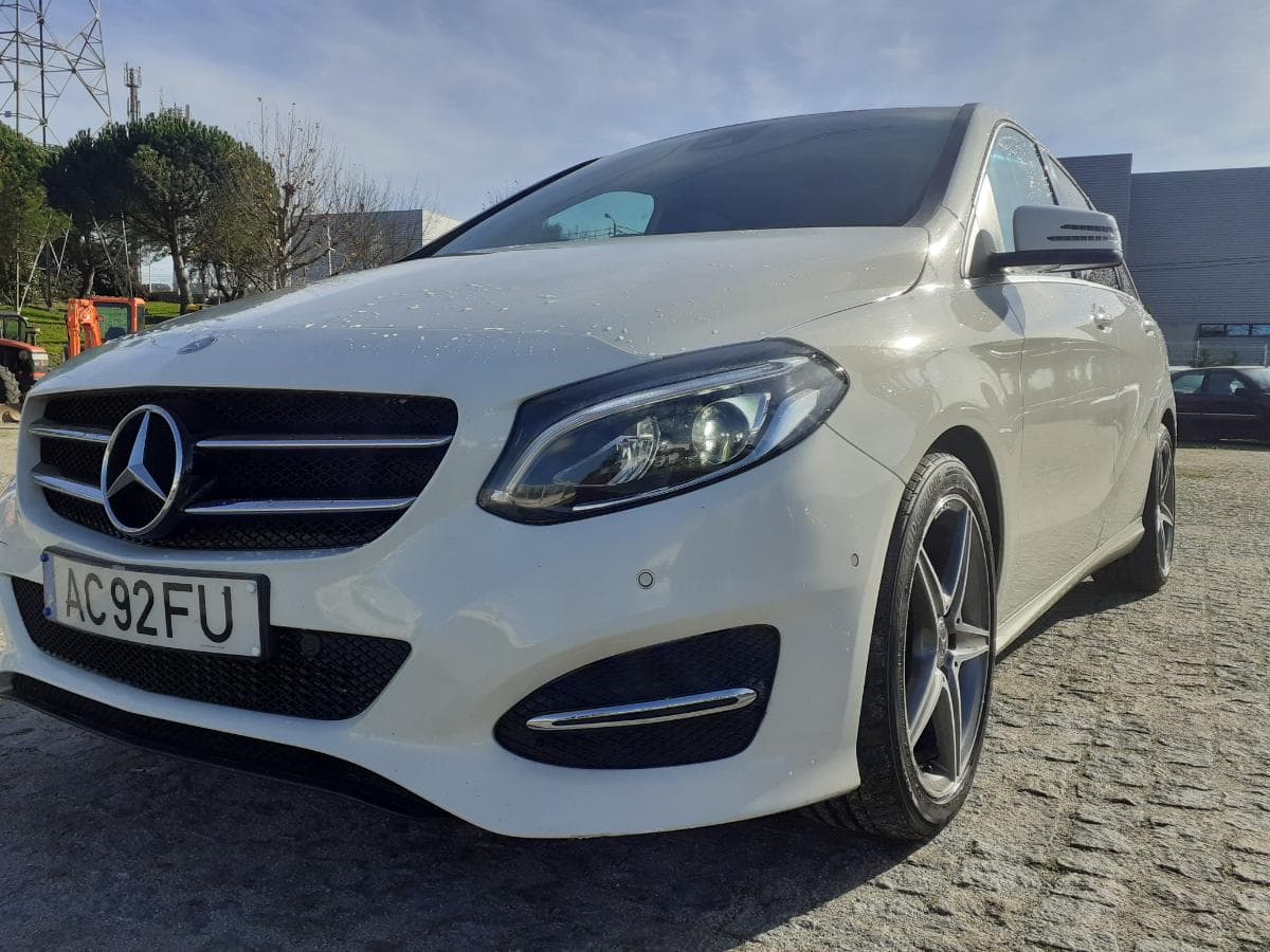 Mercedes-Benz B180 · Ano 2016 — imagen 12