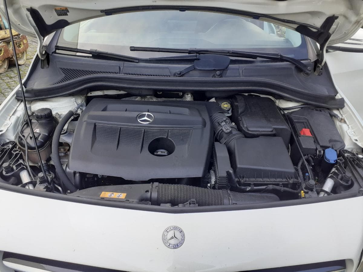 Mercedes-Benz B180 · Ano 2016 — imagen 14