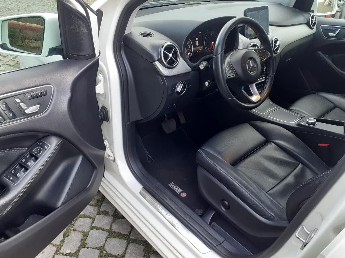Mercedes-Benz B180 · Ano 2016 — imagen 17