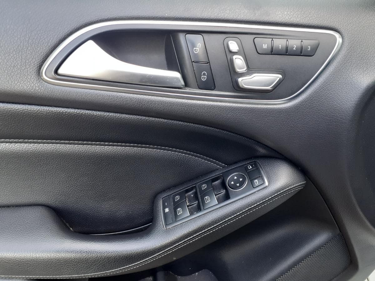 Mercedes-Benz B180 · Ano 2016 — imagen 24
