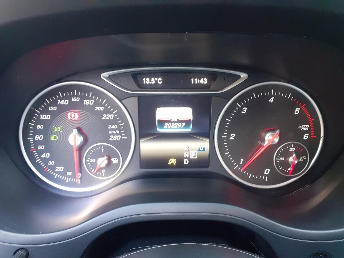 Mercedes-Benz B180 · Ano 2016 — imagen 27