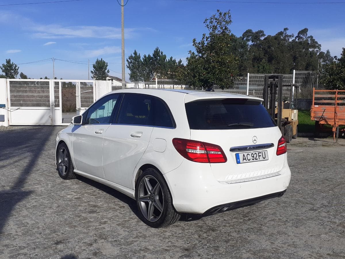 Mercedes-Benz B180 · Ano 2016 — imagen 6