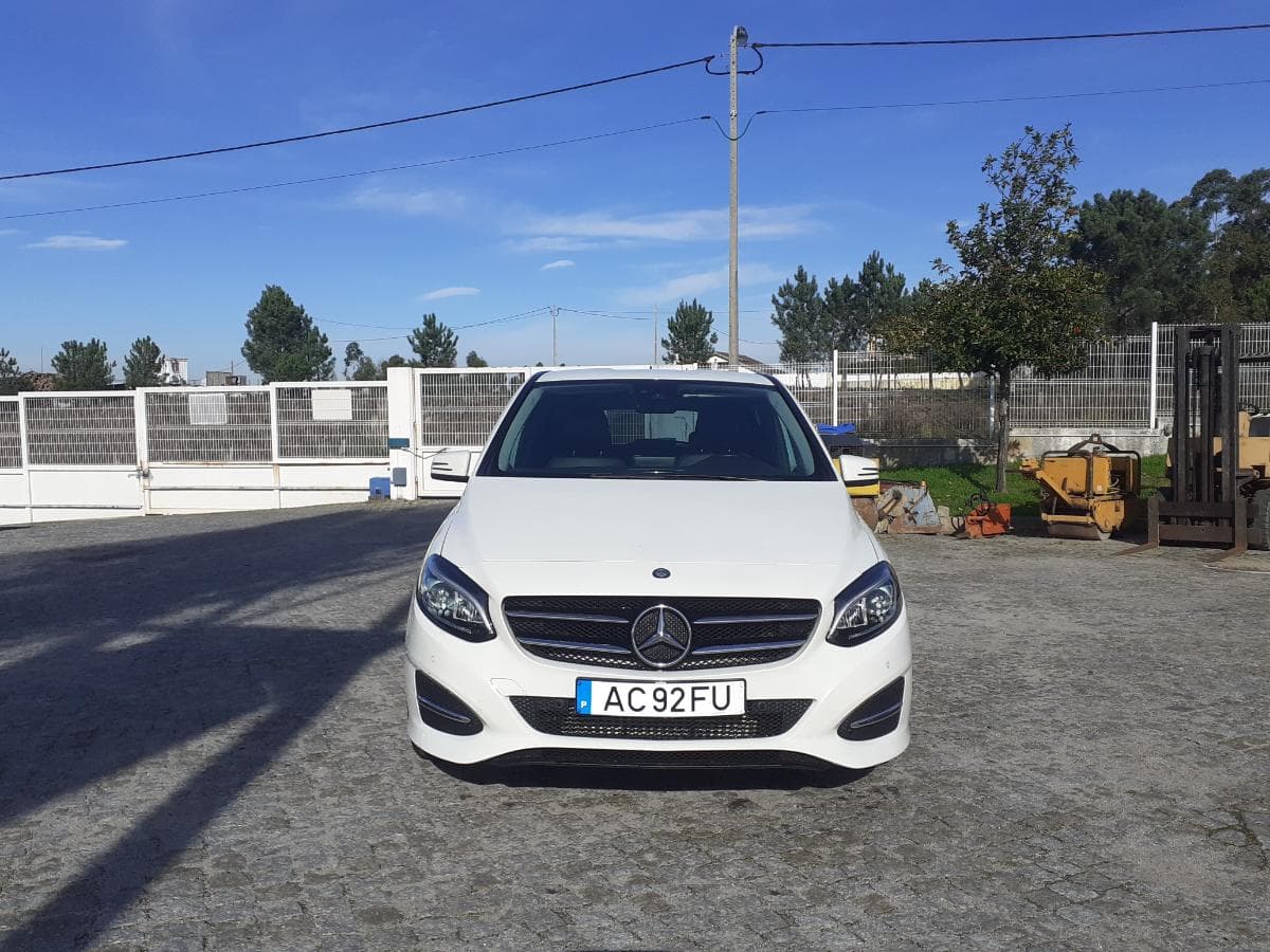 Mercedes-Benz B180 · Ano 2016 — imagen 2