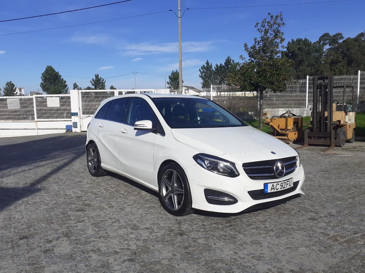 Mercedes-Benz B180 · Ano 2016 — imagen 1