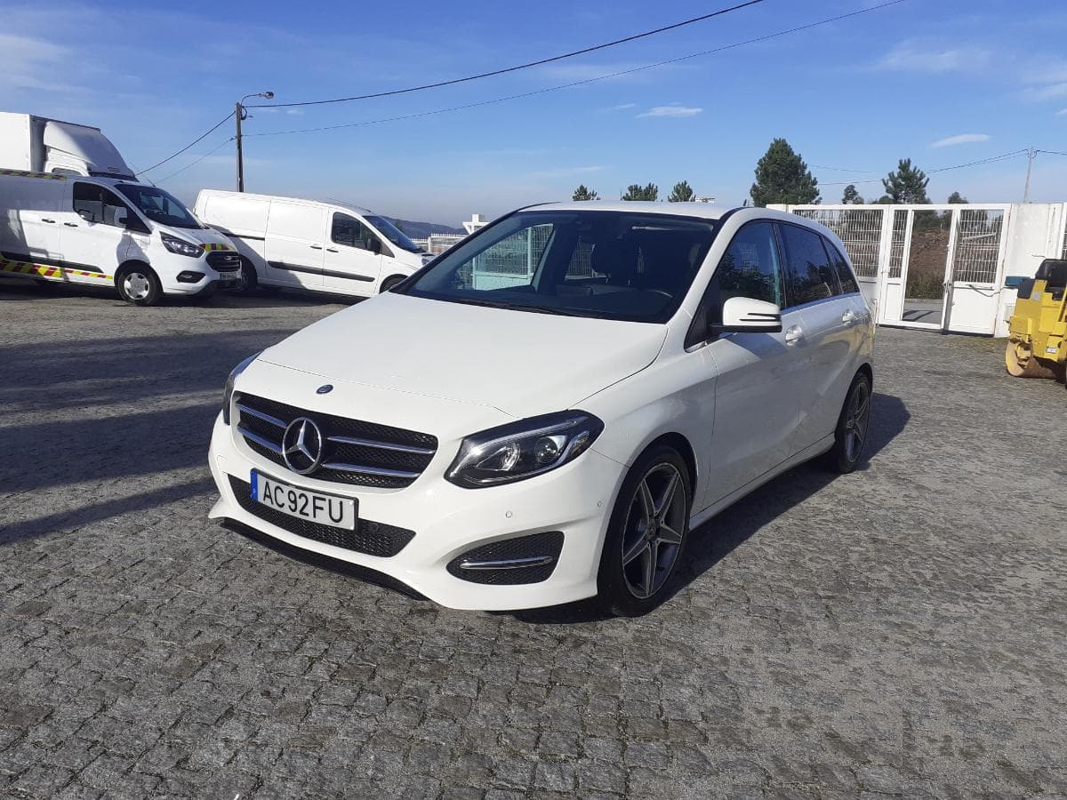 Mercedes-Benz B180 · Ano 2016 — imagen 3