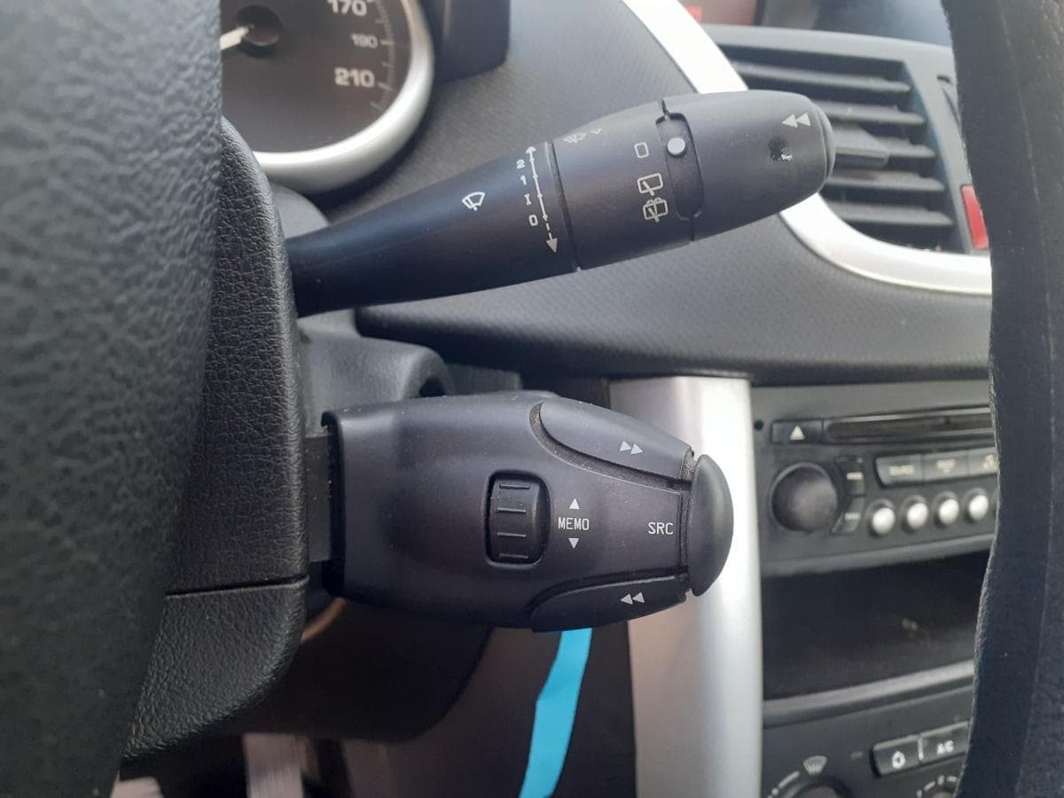Peugeot 207 1.6HDI · Ano 2011 — imagen 16