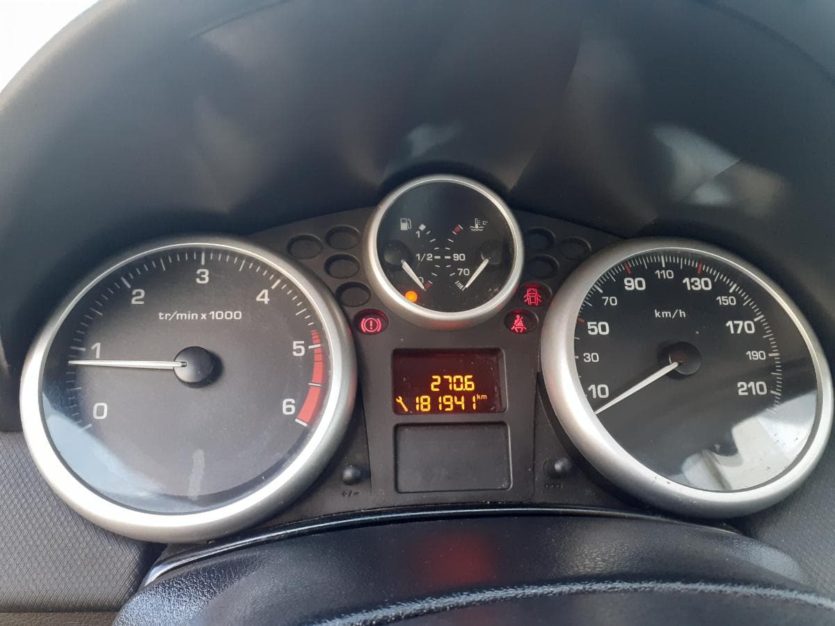 Peugeot 207 1.6HDI · Ano 2011 — imagen 17