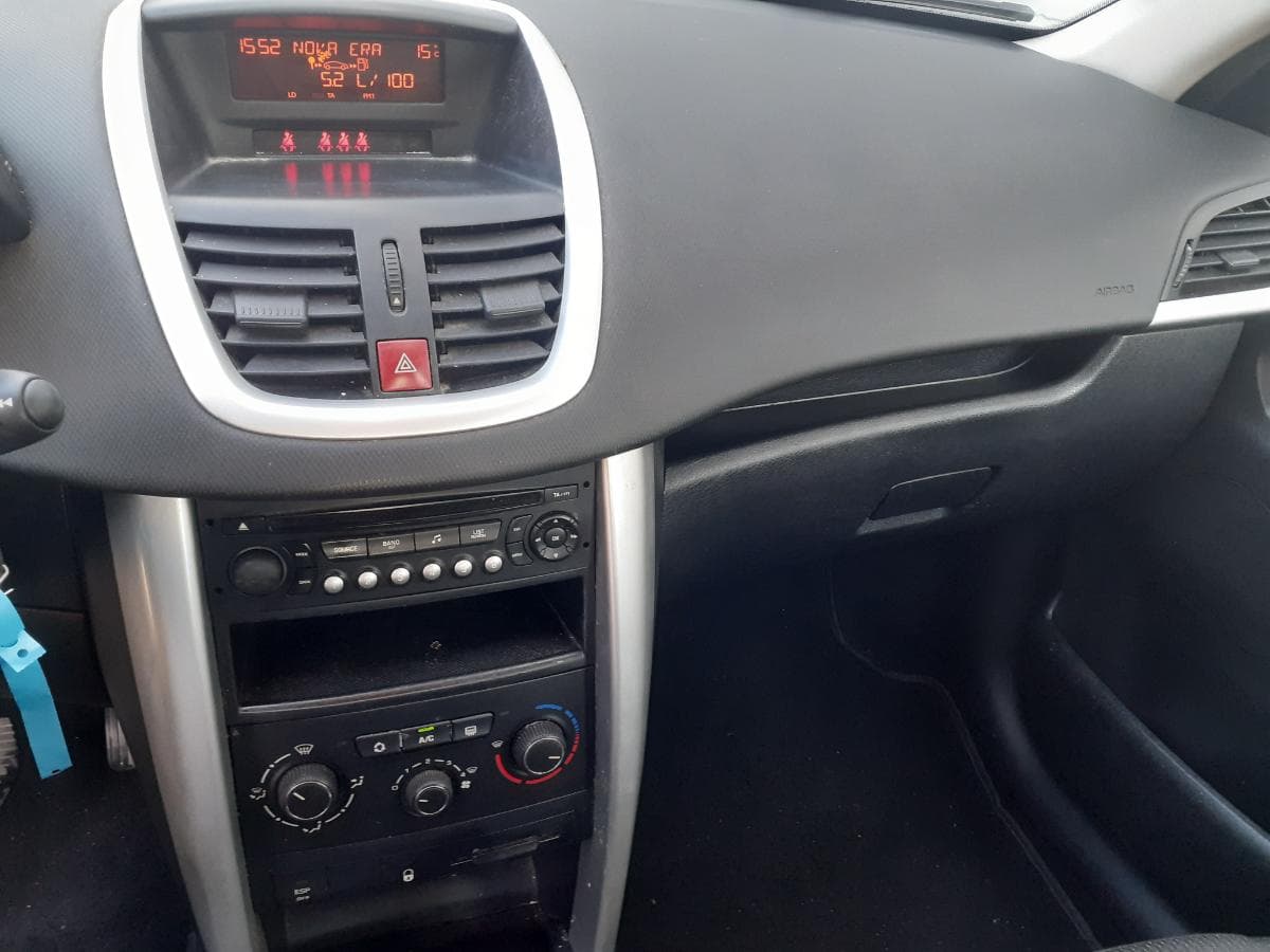 Peugeot 207 1.6HDI · Ano 2011 — imagen 24