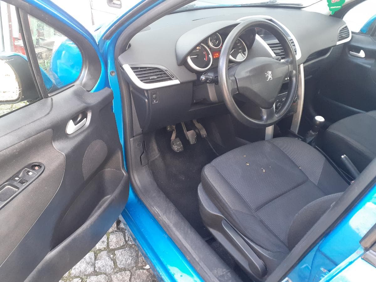 Peugeot 207 1.6HDI · Ano 2011 — imagen 15