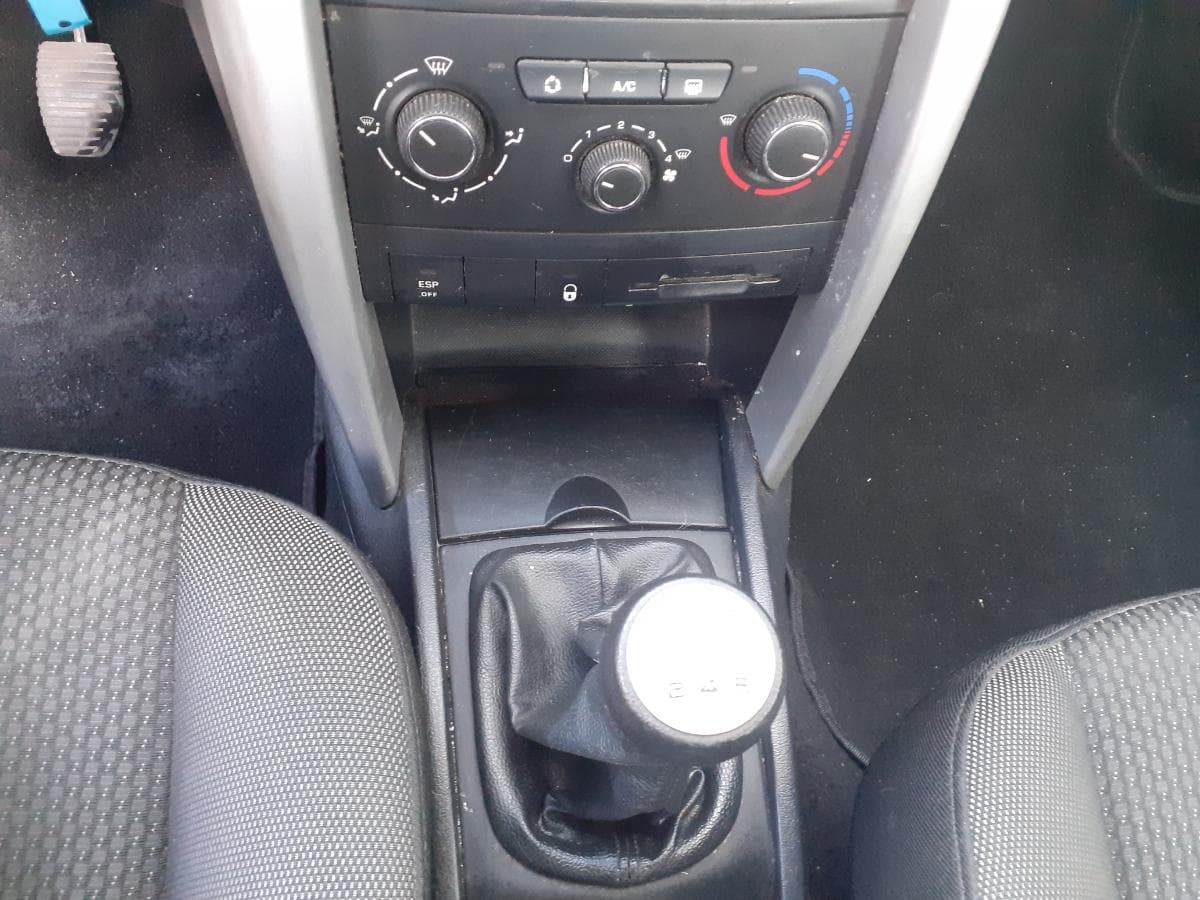 Peugeot 207 1.6HDI · Ano 2011 — imagen 25