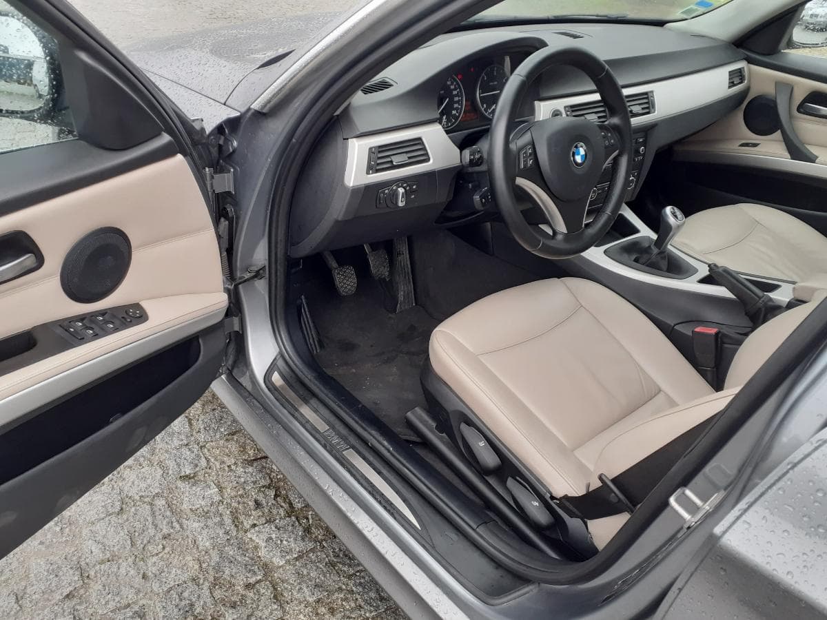 BMW 318D 2.0 · Ano 2010 — imagen 12