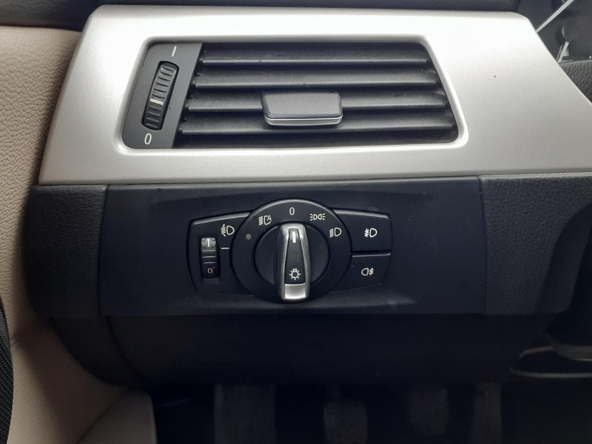 BMW 318D 2.0 · Ano 2010 — imagen 14