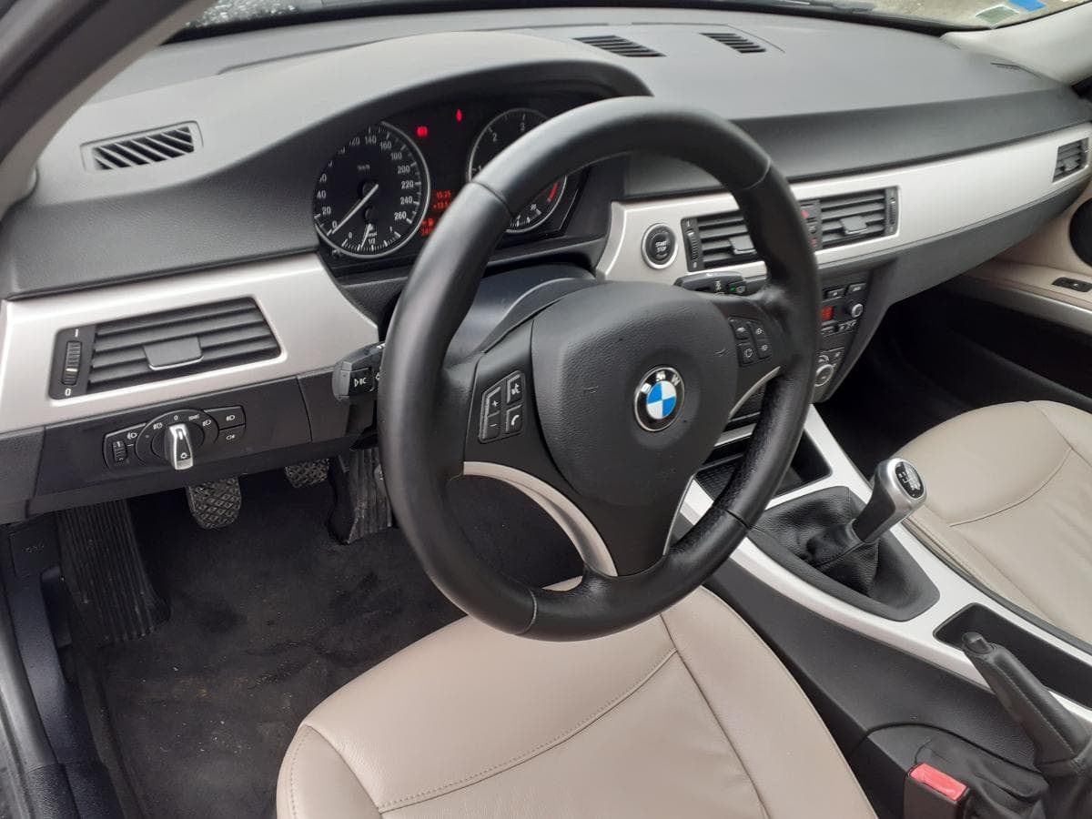 BMW 318D 2.0 · Ano 2010 — imagen 19