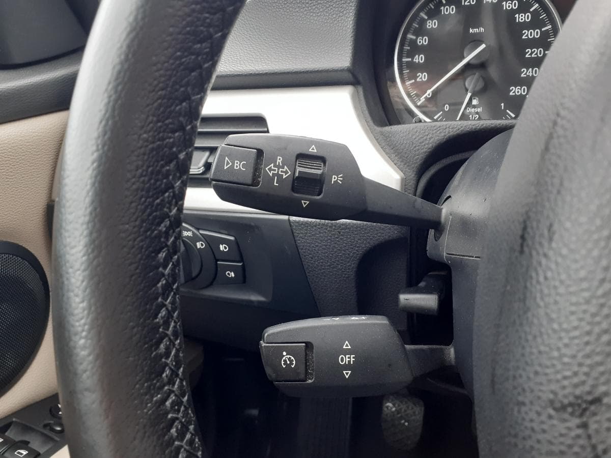 BMW 318D 2.0 · Ano 2010 — imagen 17