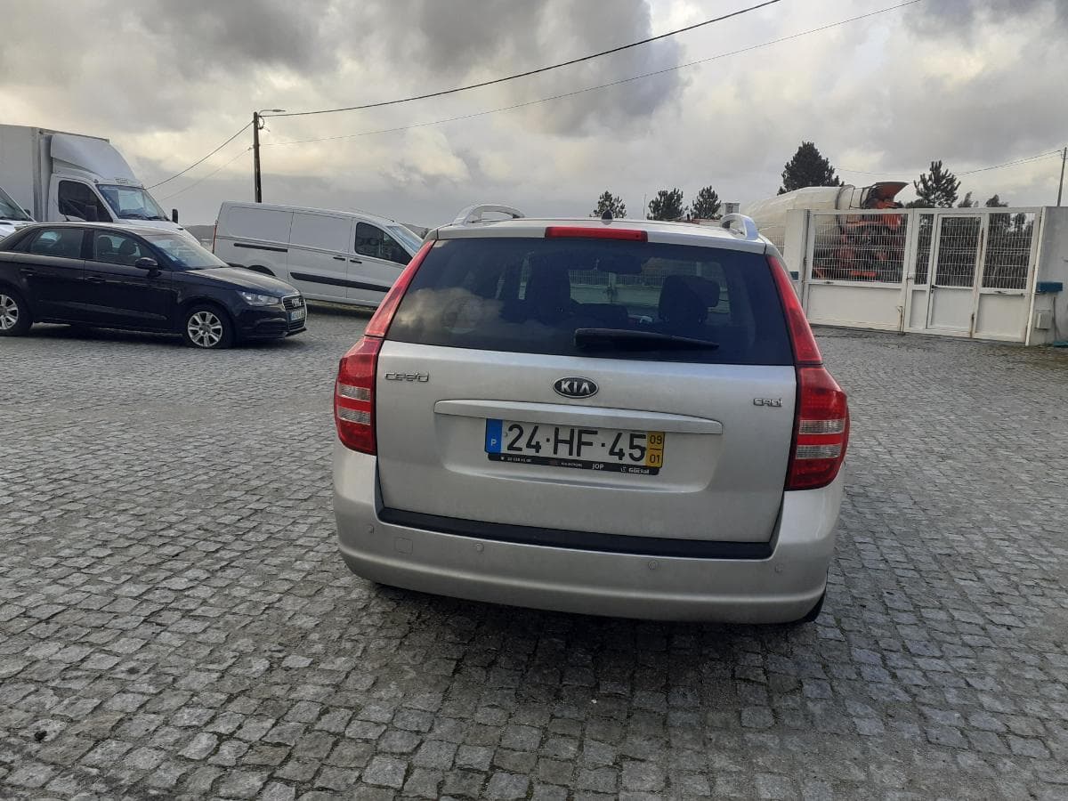 Kia Ceed 1.6 CRDI · Ano 2009 — image 5