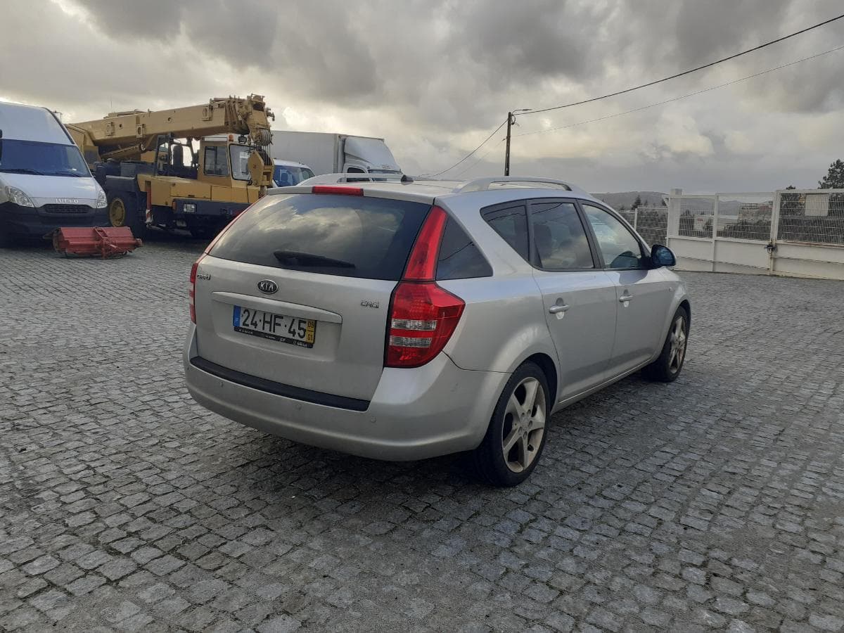Kia Ceed 1.6 CRDI · Ano 2009 — image 4
