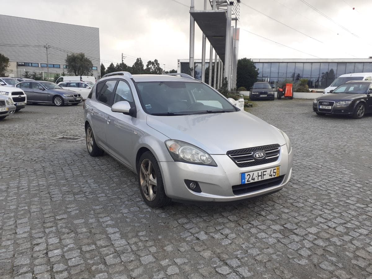 Kia Ceed 1.6 CRDI · Ano 2009 — image 1
