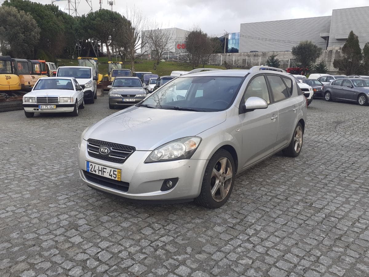 Kia Ceed 1.6 CRDI · Ano 2009 — image 3