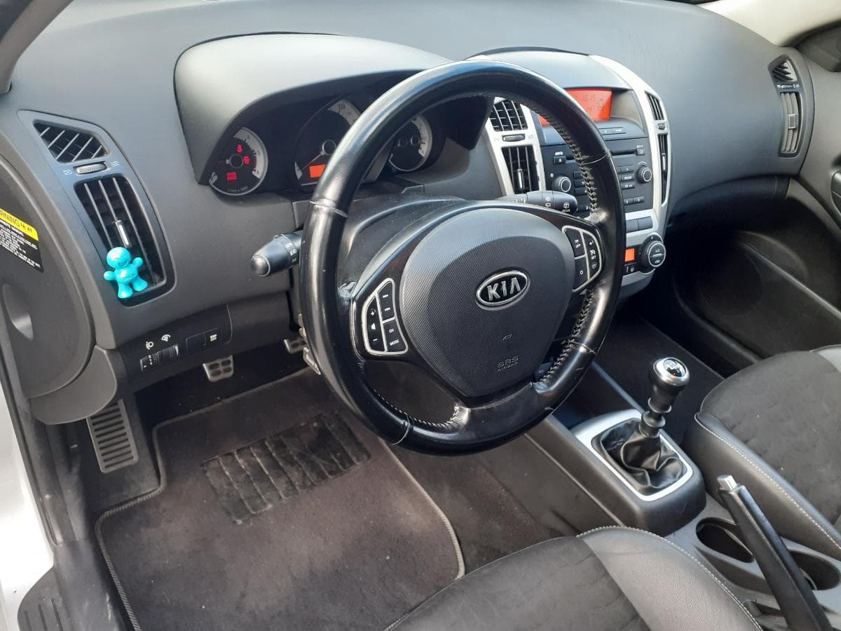 Kia Ceed 1.6 CRDI · Ano 2009 — image 14