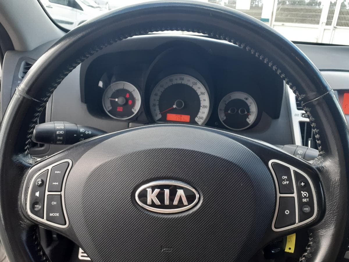 Kia Ceed 1.6 CRDI · Ano 2009 — image 15