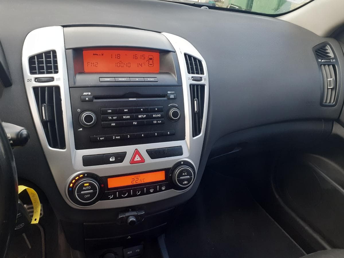 Kia Ceed 1.6 CRDI · Ano 2009 — image 16