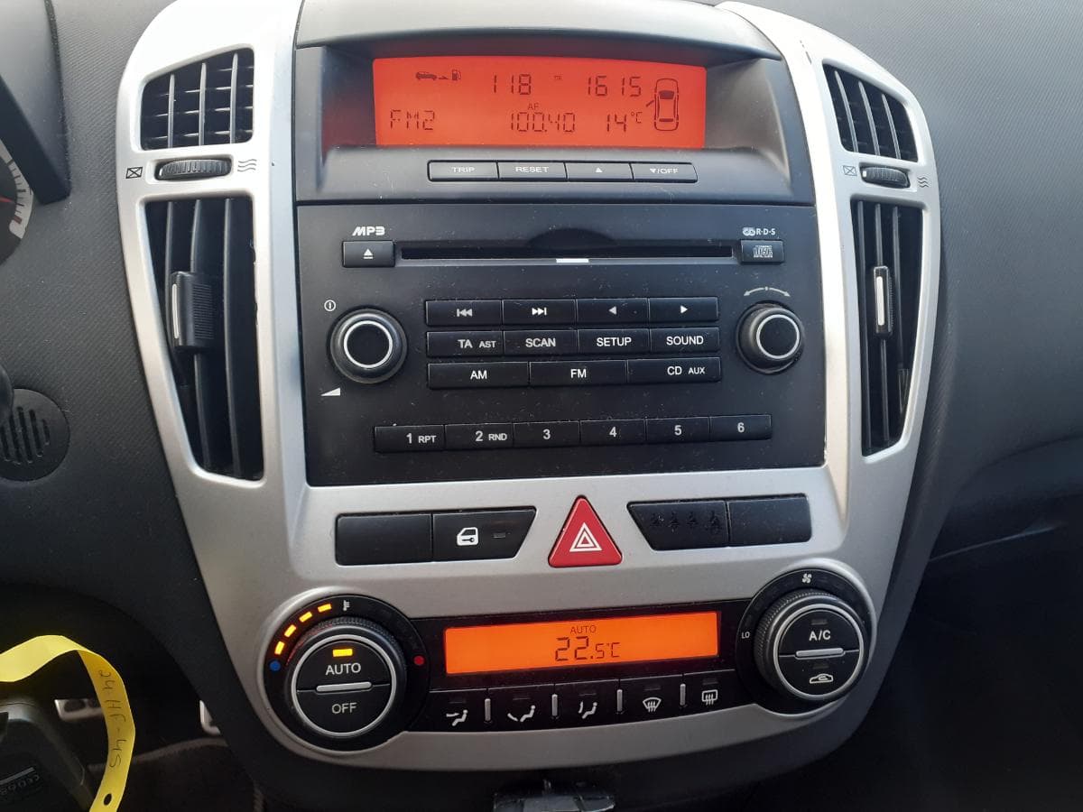 Kia Ceed 1.6 CRDI · Ano 2009 — image 18