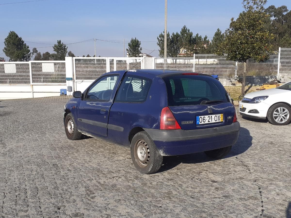 Renault Clio · Paredes — image 6