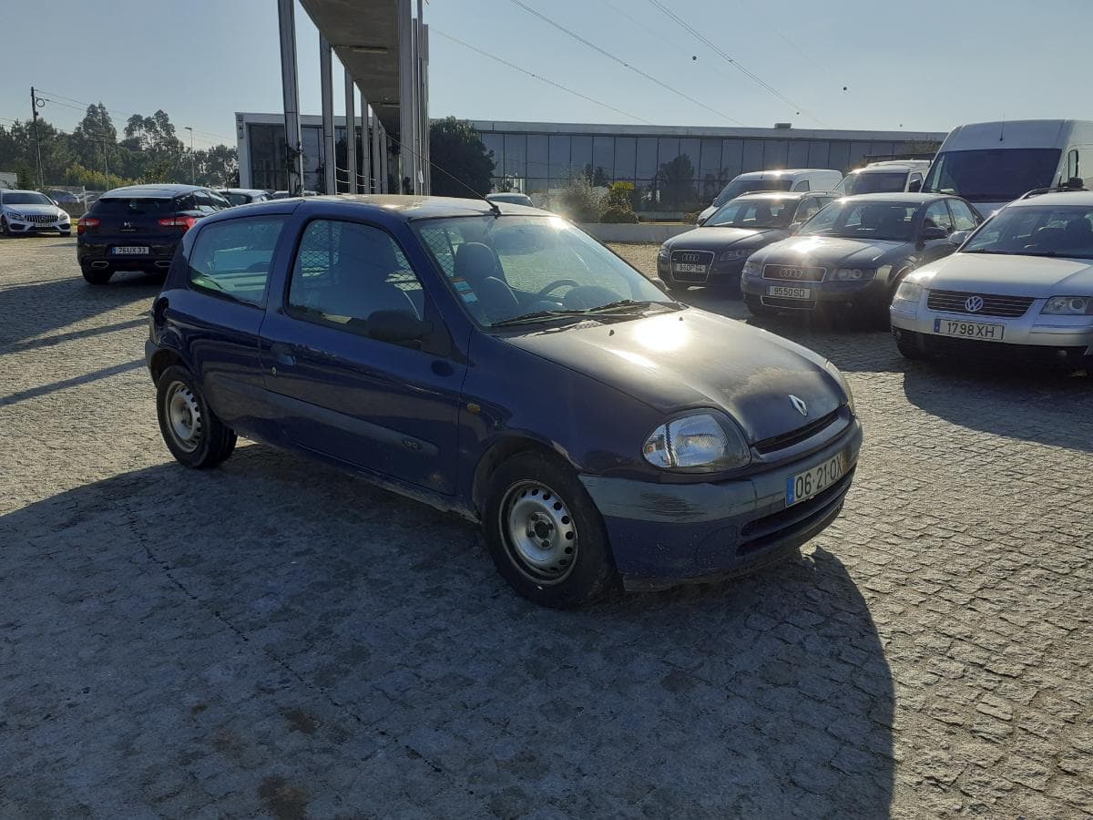 Renault Clio · Paredes — image 1