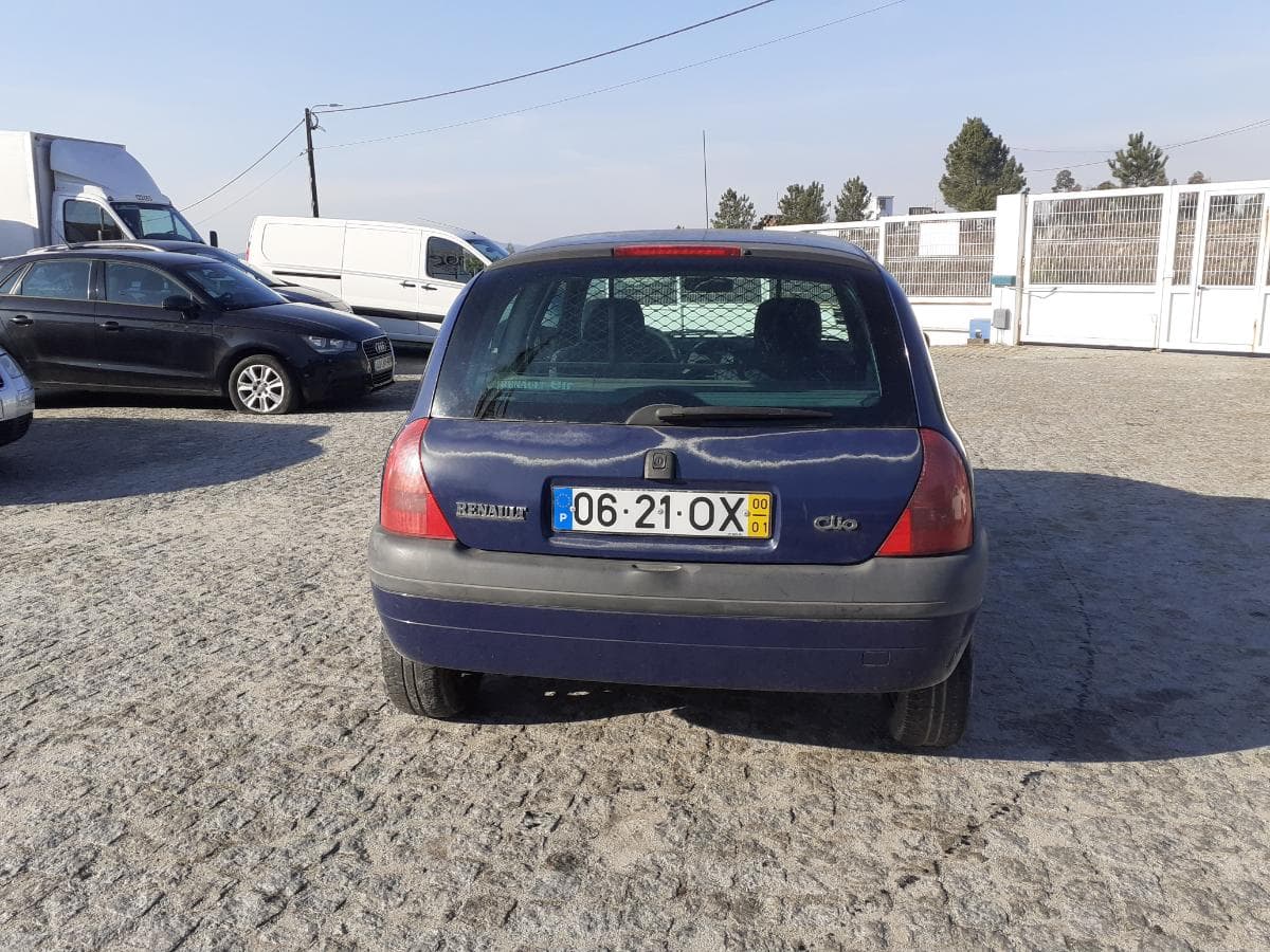 Renault Clio · Paredes — image 5