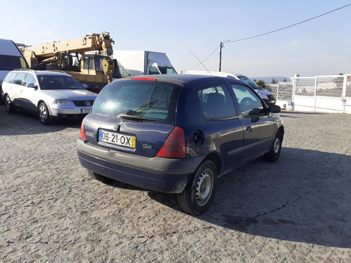 Renault Clio · Paredes — image 4