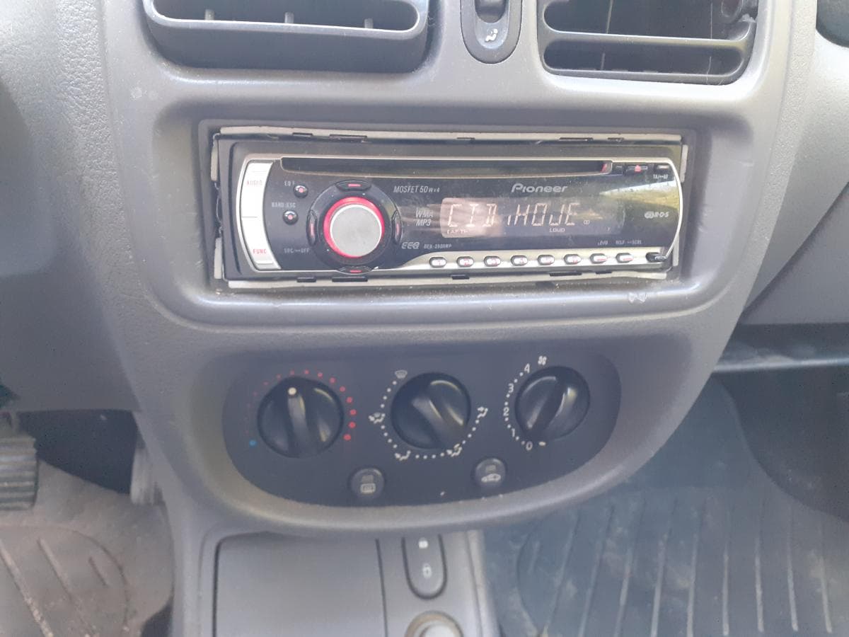 Renault Clio · Paredes — image 18