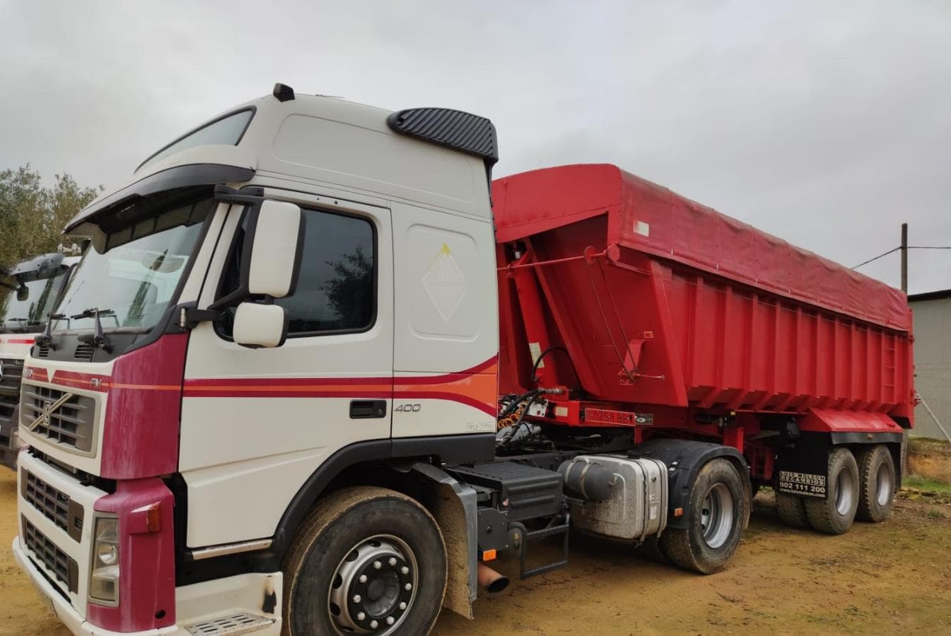 ESPANHA · Cabeza Tractora Volvo y banera — imagen 4