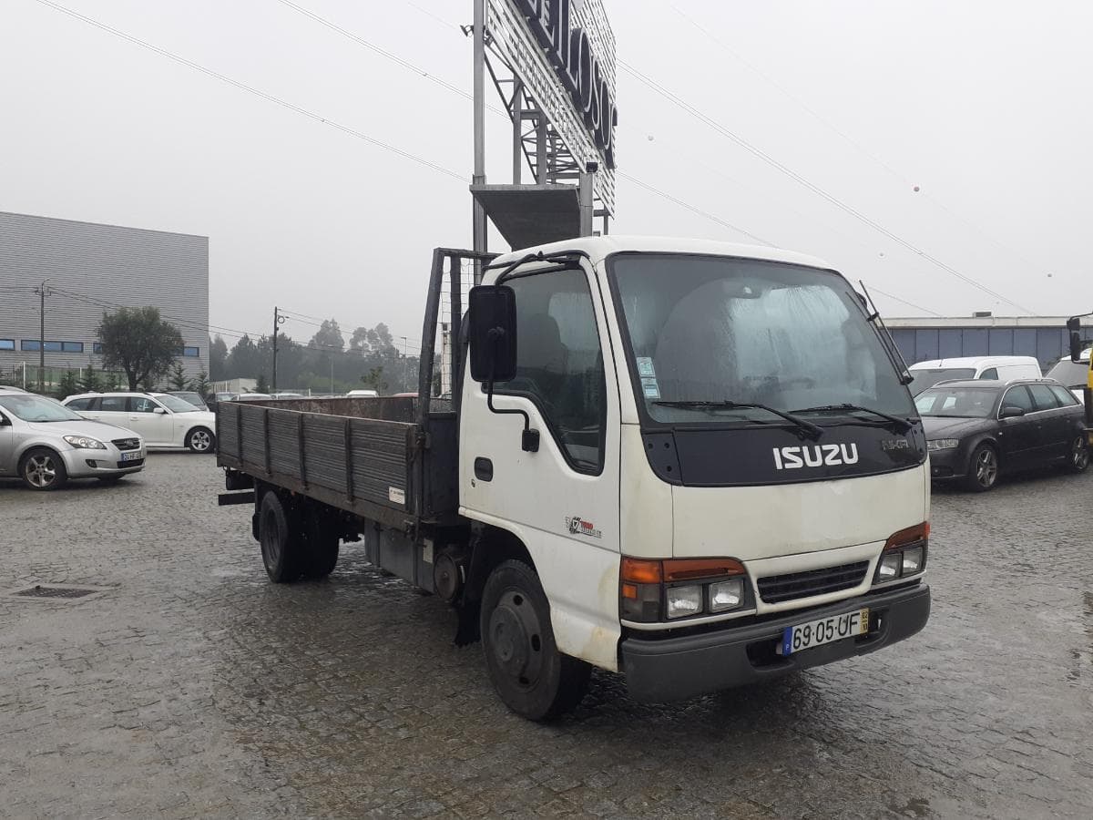 Isuzu NKR · Ano 2002 — imagen 1
