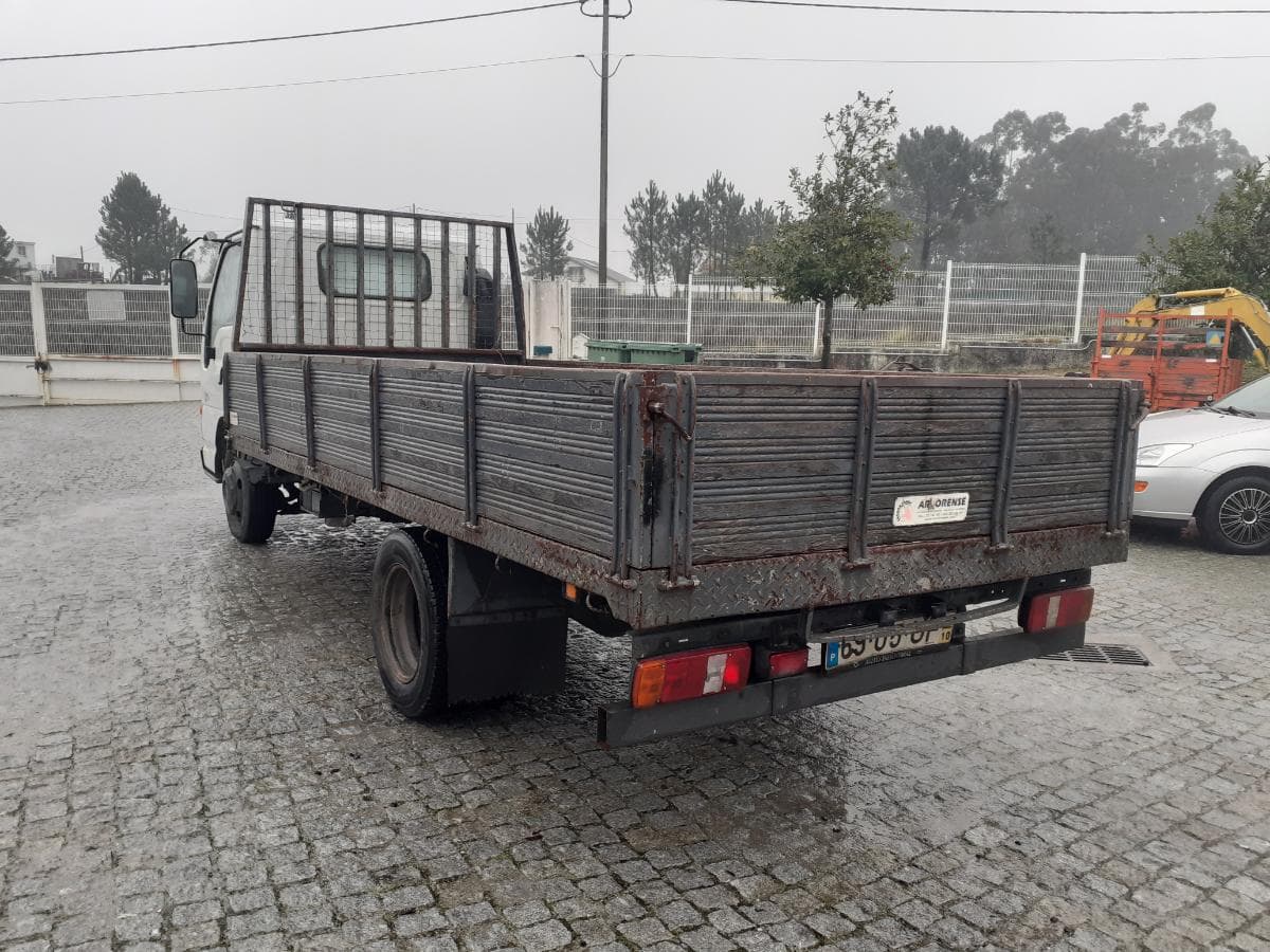 Isuzu NKR · Ano 2002 — imagen 4