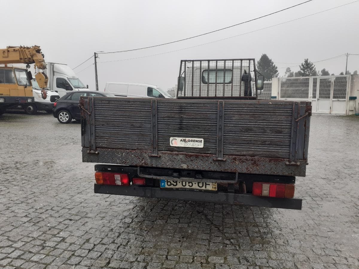 Isuzu NKR · Ano 2002 — imagen 5
