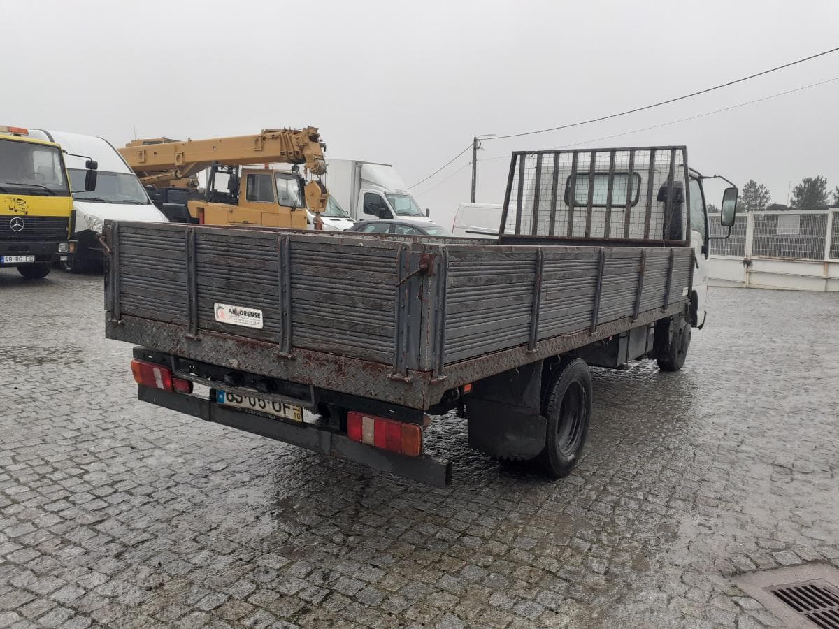 Isuzu NKR · Ano 2002 — imagen 6