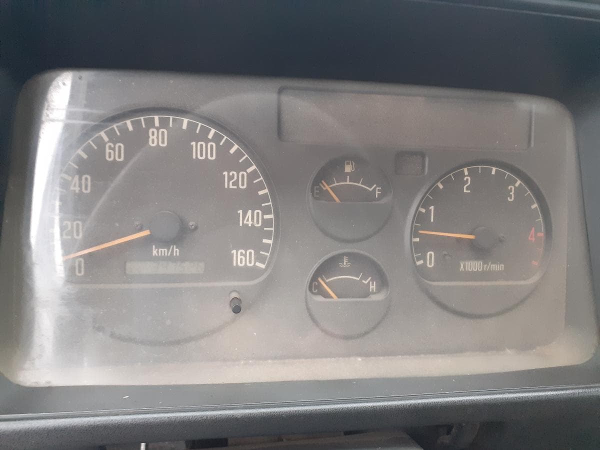 Isuzu NKR · Ano 2002 — imagen 11