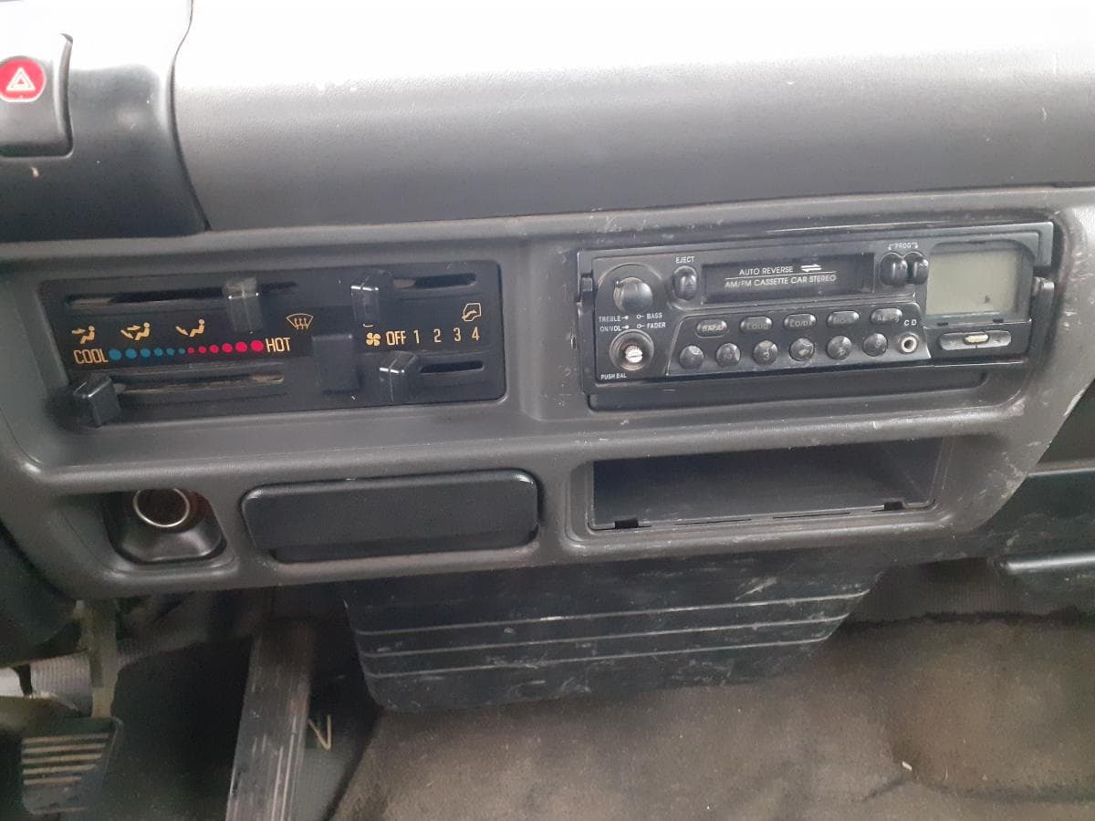 Isuzu NKR · Ano 2002 — imagen 14