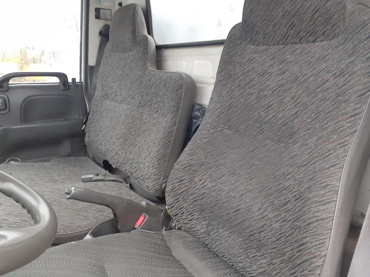Isuzu NKR · Ano 2002 — imagen 13